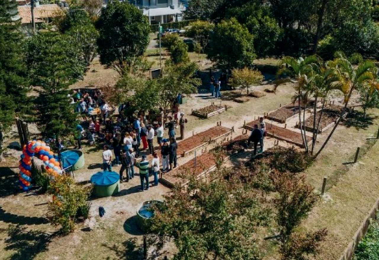 Vista aérea dos novos canteiros e composteiras
