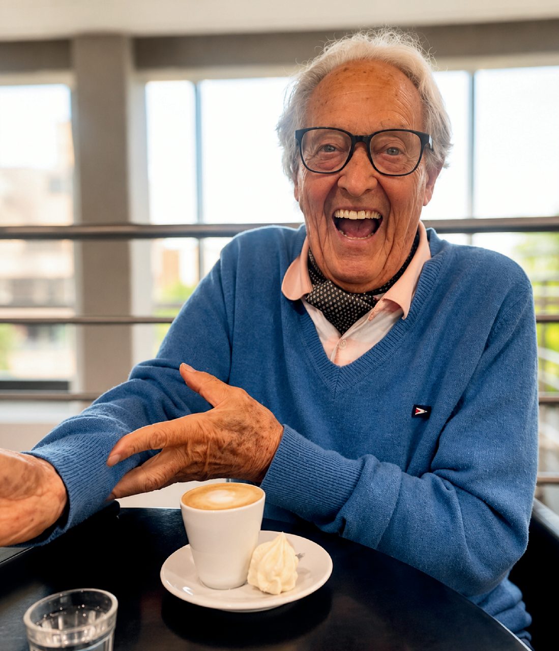 O Sr. Manoel Saraiva, associado honorário