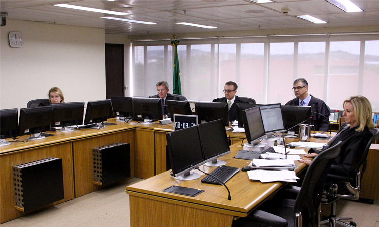 TRF4 mantém postos de praia originais e manda demolir construções excedentes